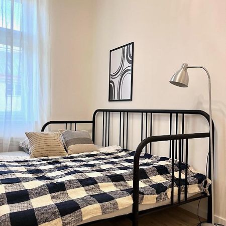 Quiet Apartment Close To Center Praga Esterno foto