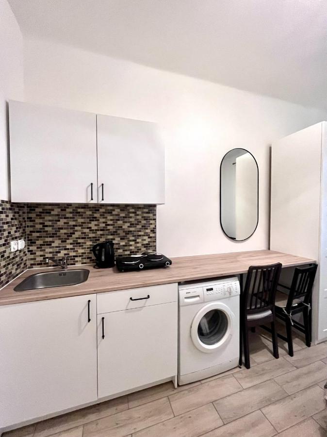 Quiet Apartment Close To Center Praga Esterno foto